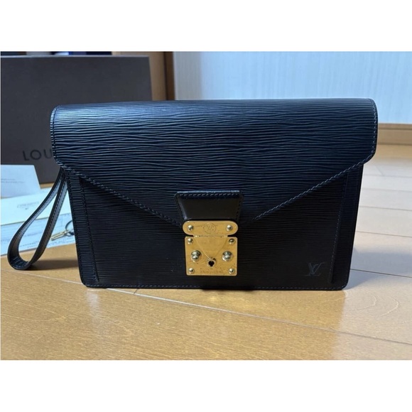 Louis Vuitton Black Leather Clutch with Gold Clasp - Picture 2 of 11